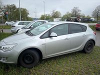 Gebraucht Opel Astra 116 PS (85 kW) 2011 Silber Limousine