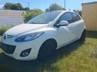 Gebraucht Mazda 2 Edition 75 PS (55 kW) 2012 Weiß Kleinwagen