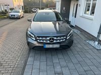 Gebraucht Mercedes GLA180 122 PS (89 kW) 2019 Grau SUV