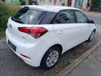 Gebraucht Hyundai i20 90 PS (66 kW) 2017 Weiß Limousine