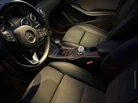 Gebraucht Mercedes A180 Style 122 PS (89 kW) 2015 Rot Kleinwagen