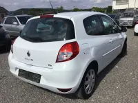 Gebraucht Renault Clio III 103 PS (75 kW) 2012 Weiß Limousine