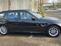 Gebraucht BMW 318 Comfort Edition 143 PS (105 kW) 2012 Schwarz Kombi