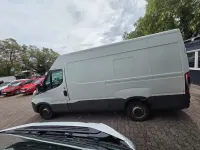 Second-hand Iveco Daily 156 CP (114 kW) 2018 Alb Monovolum