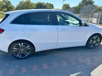 Gebraucht Mercedes B200 163 PS (119 kW) 2019 Weiß Kleinwagen