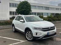 Second-hand VW T-Roc Style 150 CP (110 kW) 2023 Alb SUV