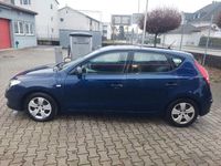 Gebraucht Hyundai i30 109 PS (80 kW) 2010 Blau Kleinwagen
