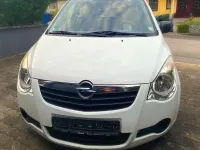 Gebraucht Opel Agila 68 PS (50 kW) 2014 Weiß Kleinwagen