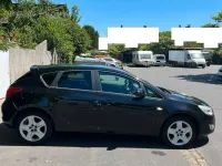 Gebraucht Opel Astra Design Edition 140 PS (102 kW) 2011 Schwarz Limousine
