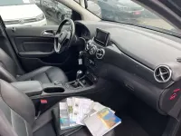 Gebraucht Mercedes B180 122 PS (89 kW) 2012 Kosmosschwarz  metalliclack Kleinwagen