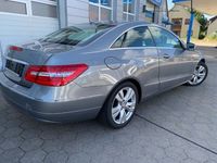 Gebraucht Mercedes E200 184 PS (135 kW) 2011 Silber Coupé