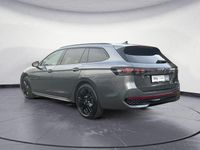 Gebraucht VW Passat R-line 150 PS (110 kW) 2025 Grau Kombi