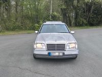 Second-hand Mercedes E220 150 CP (110 kW) 1992 Argintiu Break