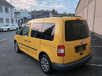 Second-hand VW Caddy 105 CP (77 kW) 2006 Galben Monovolum