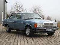 Gebraucht Mercedes 200 94 PS (69 kW) 1976 Blau Limousine
