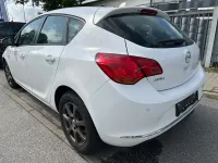 Gebraucht Opel Astra Selection 116 PS (85 kW) 2016 Weiß Limousine