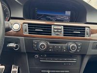 Gebraucht BMW 320 Exclusive 170 PS (125 kW) 2011 Schwarz Kombi