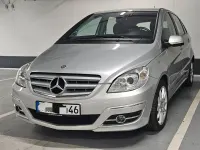 Gebraucht Mercedes B180 116 PS (85 kW) 2011 Silber Kleinwagen