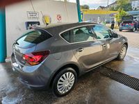 Usado Opel Astra 140 HP (102 kW) 2012 Cinzento Citadino