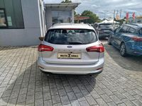 Używany Ford Focus Cool & Connect 125 KM (91 kW) 2022 Srebrny Sedan/Limuzyna