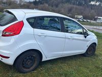 Gebraucht Ford Fiesta 80 PS (58 kW) 2009 Weiß Kleinwagen