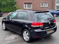 Gebraucht VW Golf VI Team 105 PS (77 kW) 2011 Schwarz Kleinwagen