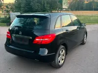 Gebraucht Mercedes B180 109 PS (80 kW) 2013 Schwarz Kleinwagen