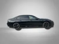 Gebraucht BMW 740 299 PS (219 kW) 2025 Saphirschwarz metallic (metallic) Limousine