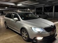 Gebraucht Skoda Superb 170 PS (125 kW) 2013 Silber Kombi