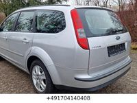 Gebraucht Ford Focus Ghia 145 PS (106 kW) 2005 Silber Limousine