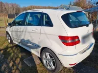 Gebraucht Mercedes B180 116 PS (85 kW) 2011 Weiß Kleinwagen