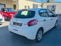 Gebraucht Peugeot 208 Access 68 PS (50 kW) 2014 Weiß Kleinwagen