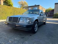 Second-hand Mercedes E250 95 CP (69 kW) 1990 Argintiu Berlinǎ