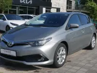 Gebraucht Toyota Auris 116 PS (85 kW) 2016 New medium silver/ grey Limousine