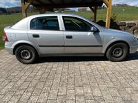 Używany Opel Astra 101 KM (74 kW) 2002 Srebrny Sedan/Limuzyna