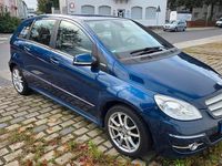 Gebraucht Mercedes B180 116 PS (85 kW) 2012 Blau Van / Kleinbus