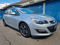 Gebraucht Opel Astra Edition 140 PS (102 kW) 2013 Silber Kombi