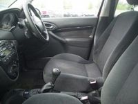 Gebraucht Ford Focus Ghia 101 PS (74 kW) 2001 Rot metallic Limousine