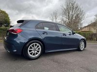 Gebraucht Mercedes A180 136 PS (100 kW) 2019 Blau Kleinwagen
