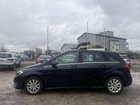 Gebraucht Mercedes B180 109 PS (80 kW) 2016 Cavansitblau  metalliclack Van / Kleinbus