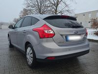 Gebraucht Ford Focus Ambiente 101 PS (74 kW) 2013 Grau Kombi