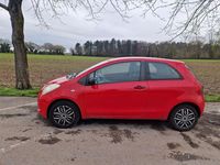 Gebraucht Toyota Yaris 69 PS (50 kW) 2006 Rot Limousine