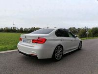 gebraucht BMW 330 F30 d LCI Sport-Aut. M-Paket ACC Navi-NBT LED H&K 19" H&R