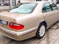 Gebraucht Mercedes E240 Elegance 170 PS (125 kW) 2000 Gold Limousine