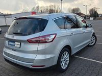 Gebraucht Ford S-MAX Titanium 150 PS (110 kW) 2017 Silber Van / Kleinbus