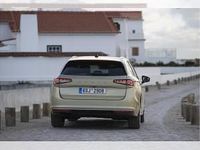 Neu Skoda Superb Selection 204 PS (150 kW) 2025 Blau (energyblau) Kombi