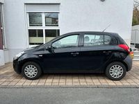 Gebraucht Hyundai i20 77 PS (56 kW) 2012 Schwarz Kleinwagen