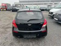 Gebraucht Hyundai i20 Classic 86 PS (63 kW) 2015 Schwarz Limousine
