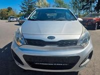 Second-hand Kia Rio 86 CP (63 kW) 2012 Argintiu Berlinǎ