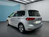 Gebraucht VW Touran 150 PS (110 kW) 2025 Silber Van / Kleinbus